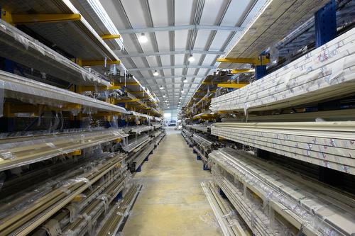 Magazzino scaffali profilati